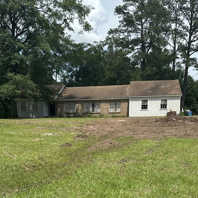Photo - 1040 Fort Dale Rd House