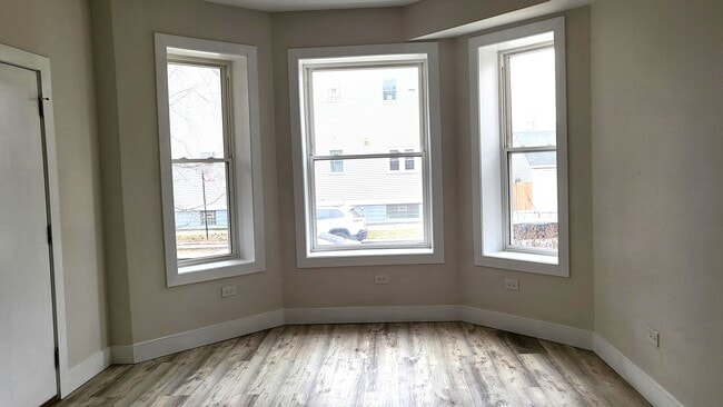 Photo - 2904 W Nelson St Unit 1