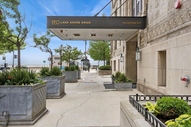 Building Photo - 850 N Lake Shore Dr Unit 408