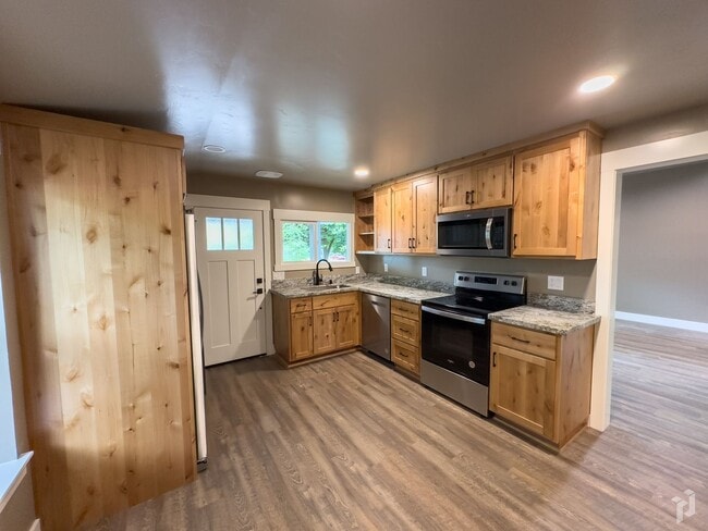 Building Photo - 555 E 4th St Unit 421-1