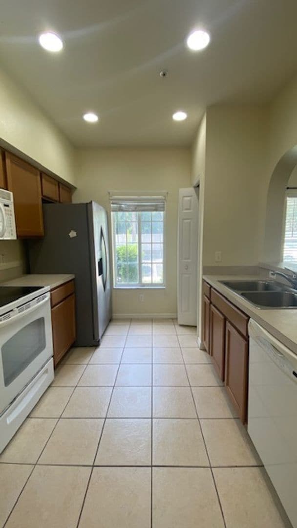 Photo - Beautiful 3 Bedroom 2.5 Bath Townhome in Lakeside Village!!