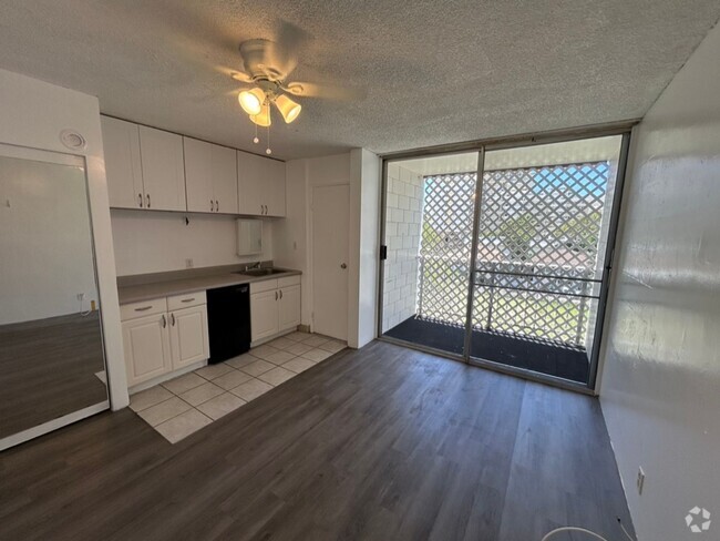 Building Photo - Upgraded studio available now in a secured... Unit 401B Rental