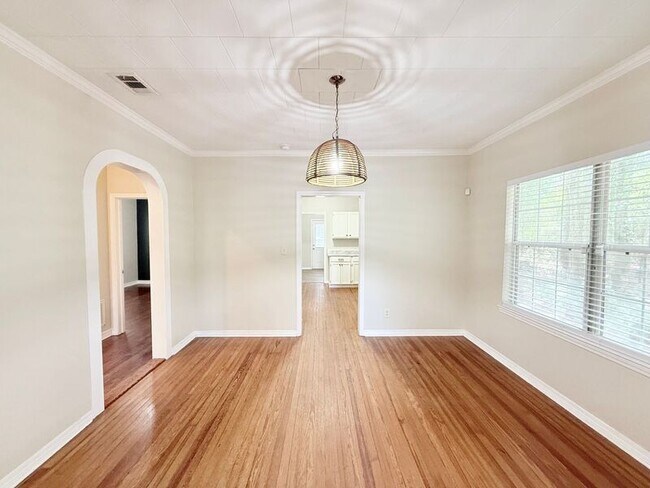 3665 Gardenview Rd