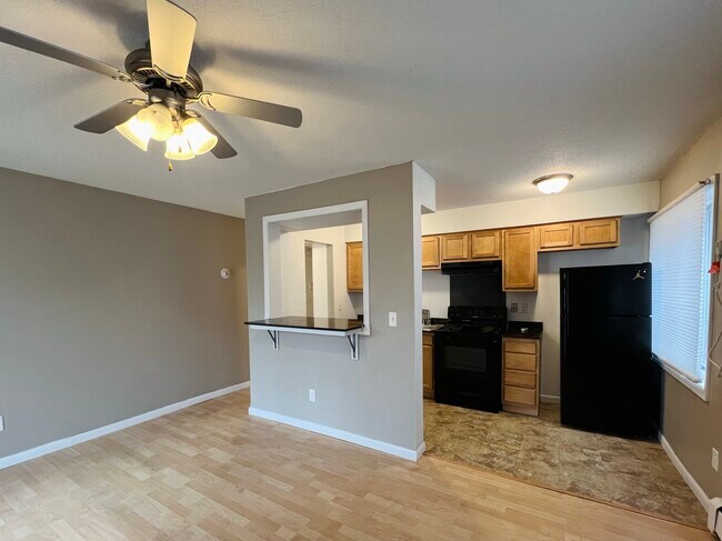 Photo - 2740 Pleasant