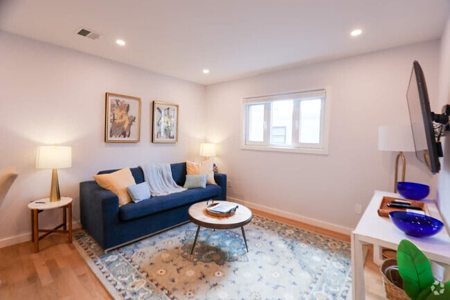 Building Photo - 75 Thorndike St Rental