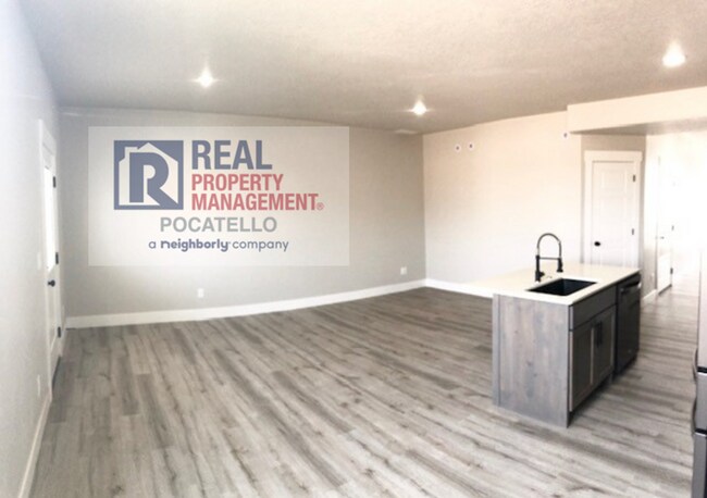 Photo - 3 Bedroom 2.5 Bath Townhome - 1 Car Garage