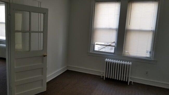 Building Photo - 5259 Whitaker Ave Unit 1st Fl.