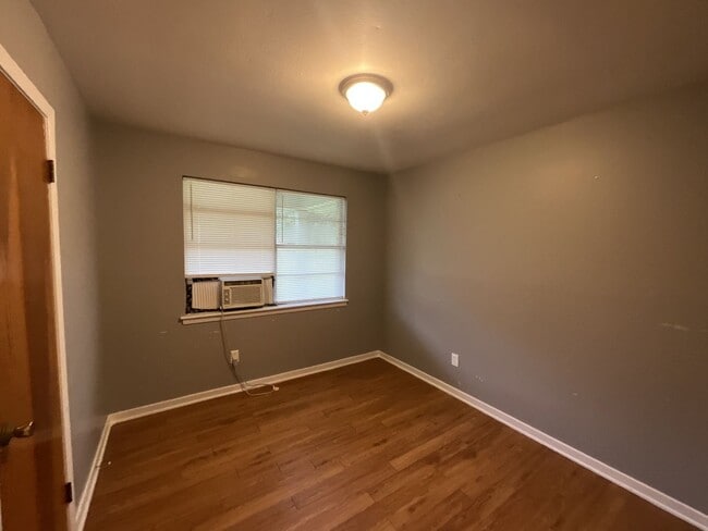 Photo - 9418 Randall Ave