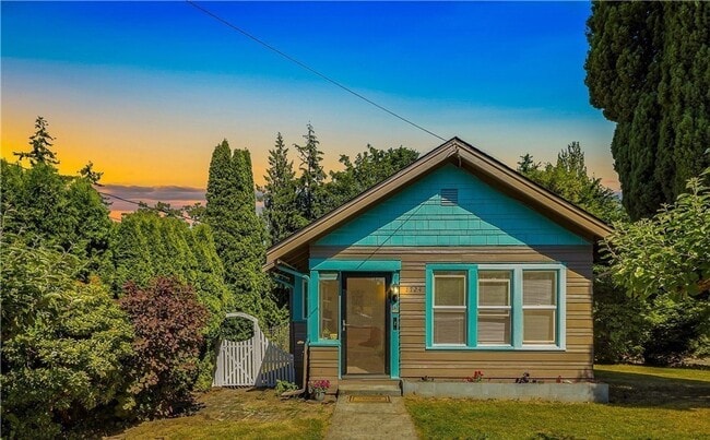 Building Photo - 4 bedroom + 2 Bonus Basement Rooms near Downtown Bellingham!