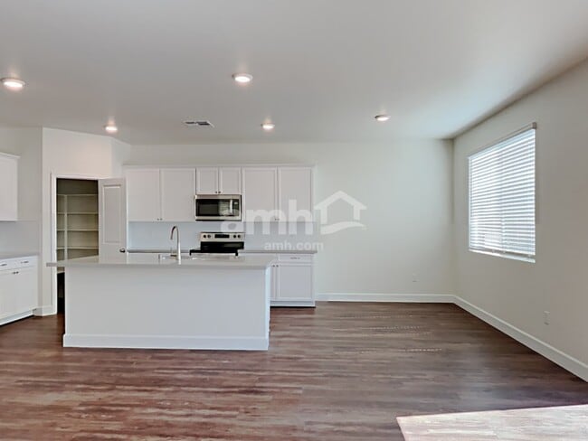 Photo - 2013 Reaves Wy