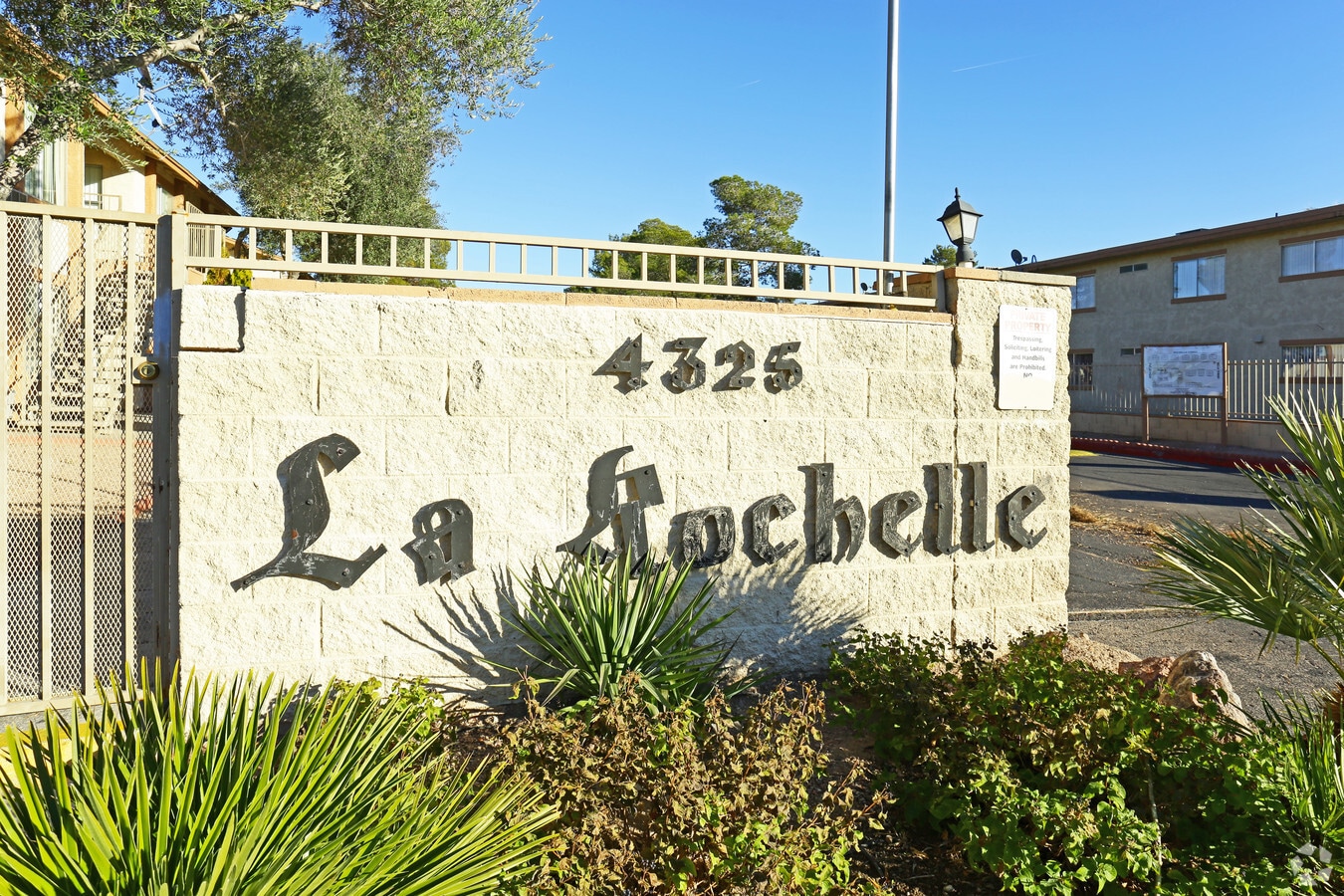 Photo - La Rochelle Apts.