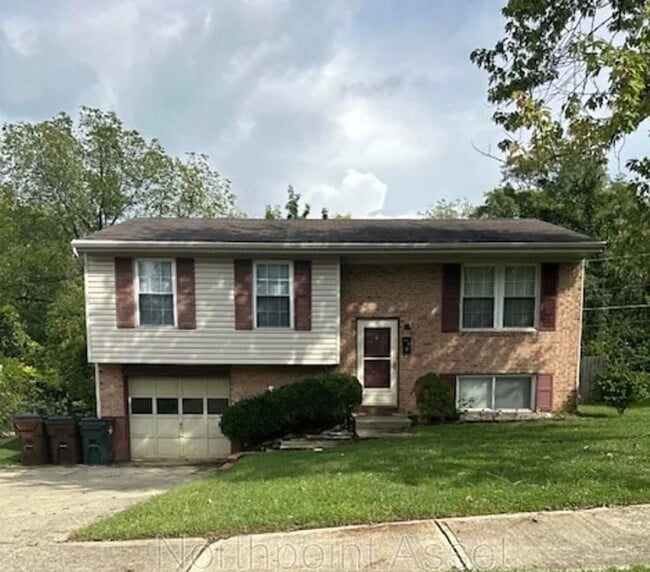 Building Photo - Updated 3BR 1BA Home w/ Garage & Updated Kitchen in Cincinnati