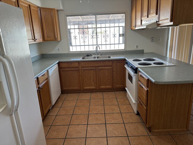 Photo - 2105 E Colgate Dr