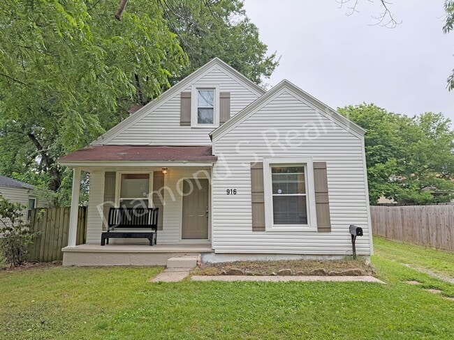 Building Photo - Beautifully Updated 4 Bedroom Home Available Now