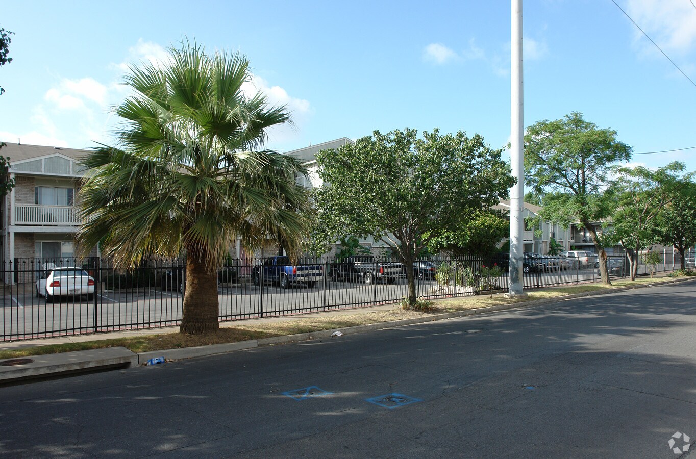 Photo - Melrose Place Apartments