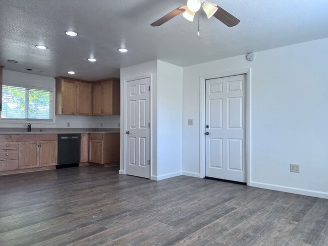Building Photo - Breathe the Fresh Air in Loomis! Rental