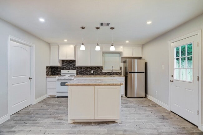 Photo - 6634 Granite St