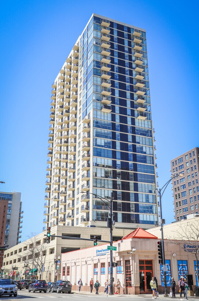 Building Photo - 1212N N La Salle Dr Unit 1607
