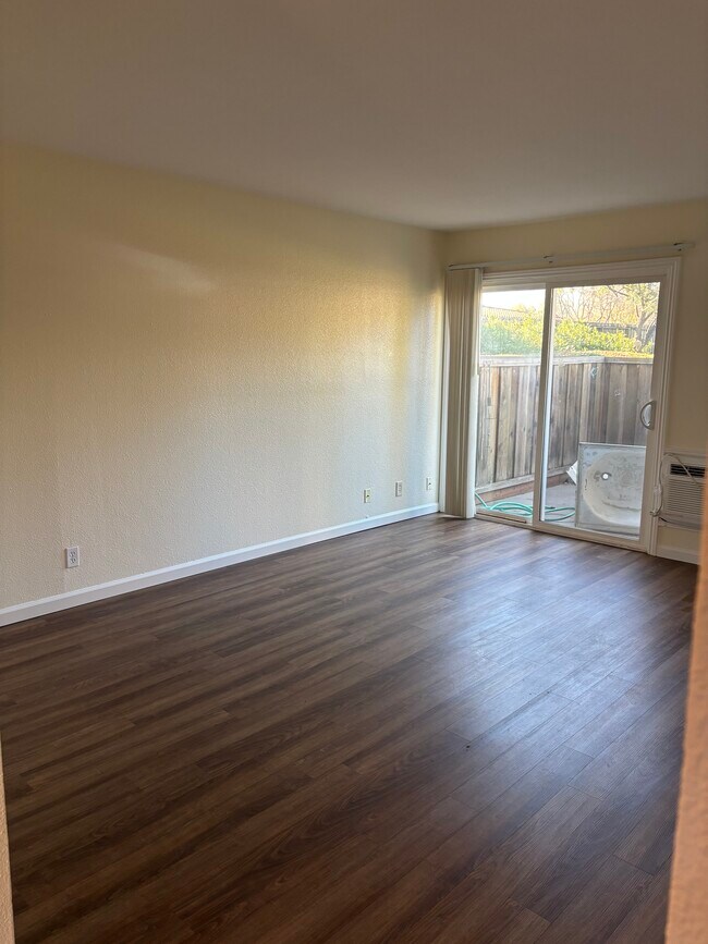 Living Room - 1919 Ygnacio Valley Rd Unit 31