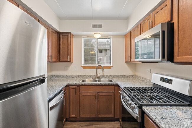 2BR, 1.5BA - Burnham - Kitchen