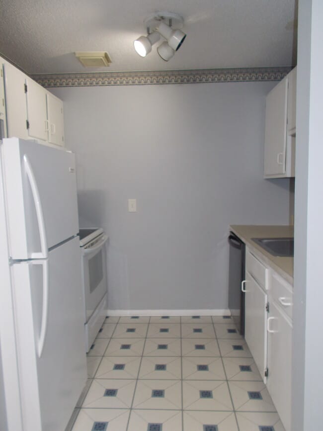4 Midhurst Rd Unit 413