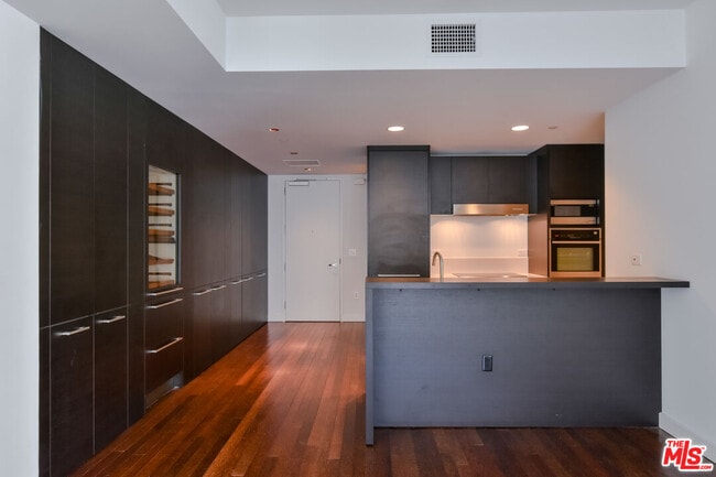 Building Photo - 6250 Hollywood Blvd Unit 9H Rental