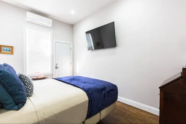 Photo 2 - 288 Hendrix St