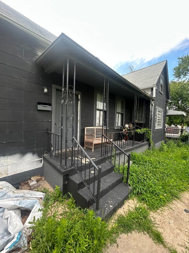 Photo - 943 Elias Ave