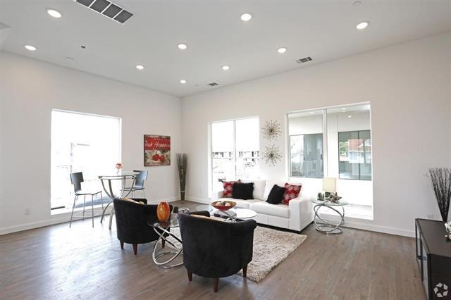 Photo - 5002 San Jacinto St Townhome