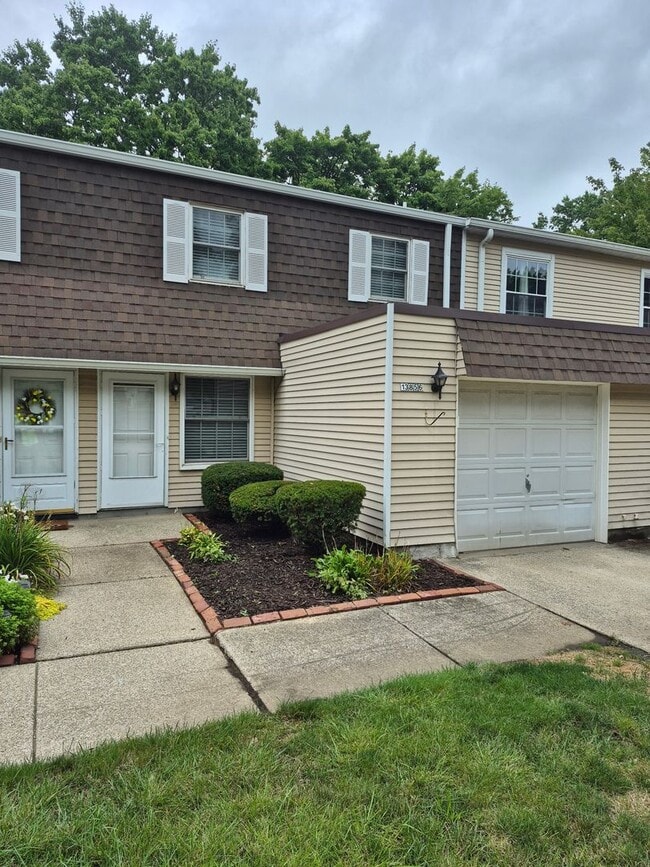 Building Photo - 13856 Oak Brook