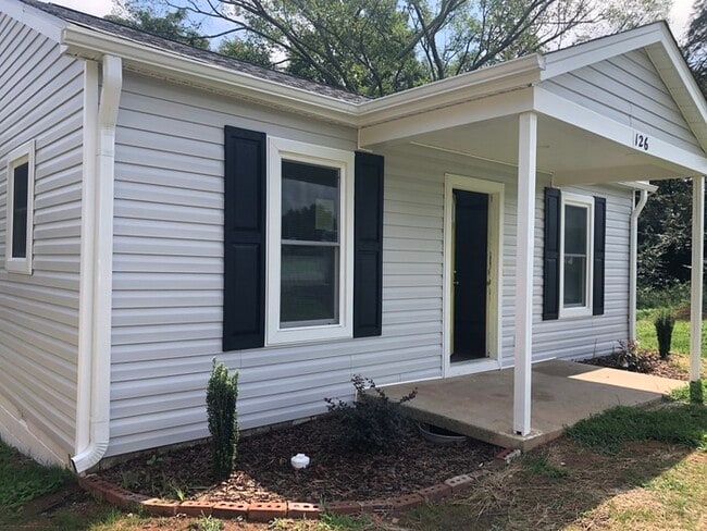 Photo - 126 Eden St NW