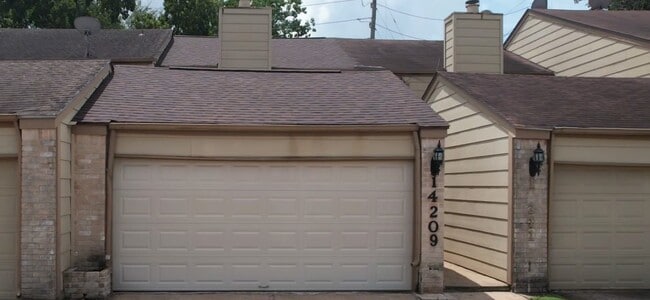 Building Photo - 14209 Briarsage Ct Unit TH15 Rental