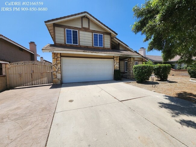 Building Photo - Fontana 3 Bedroom Home