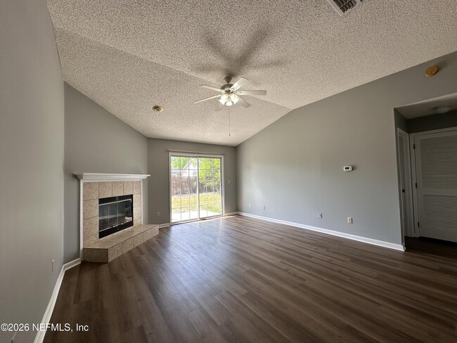 Photo - 13012 Staffordshire Dr S