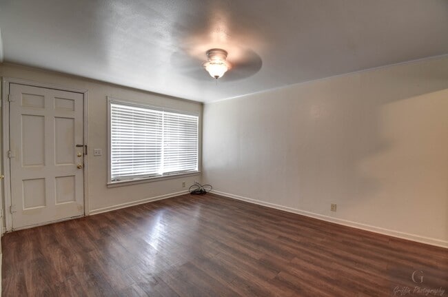 Photo - 701-703g Unit 701