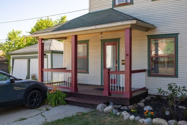 Photo - 510 Glenwood Ave SE Unidad Cozy Furnished Carriage H