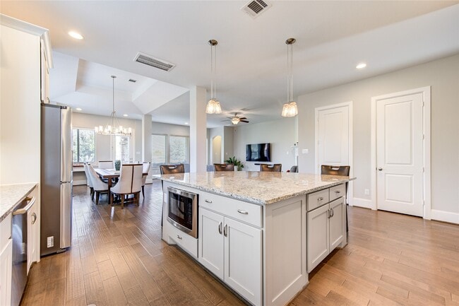 Photo - 2403 Juniper Bnd