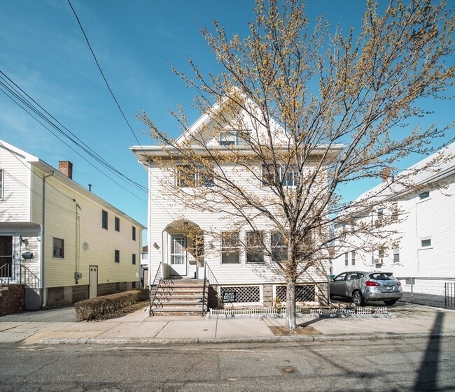 Building Photo - 99 2nd St Unit 2