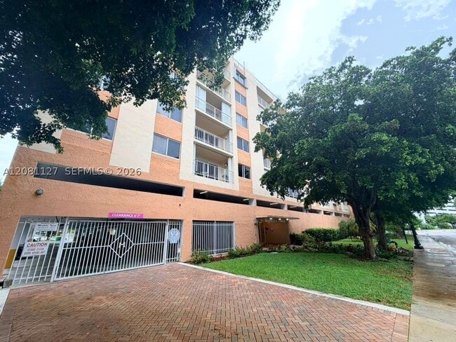 Building Photo - 200 178th Dr Unit 606
