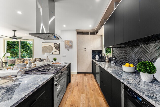 Photo - 335 Eureka Dr NE