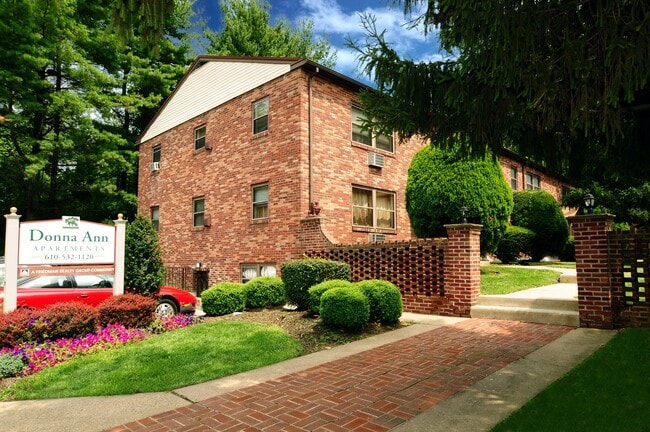 Curb appeal is apart of the Friedman Realty Group 5 Star lifestyle - Donna Ann Apartments