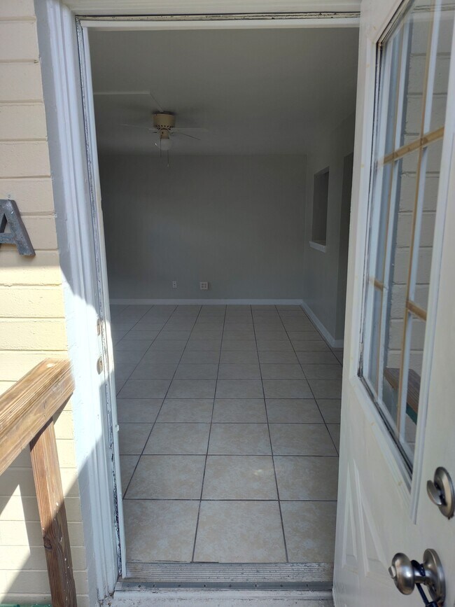 Photo - 318 N Oleander Ave