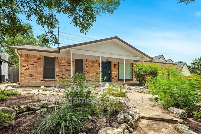 Building Photo - 3205 Santa Monica Dr Rental