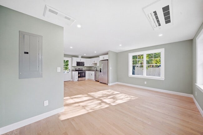 148 Groton Rd