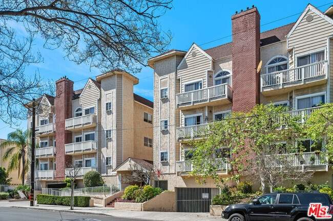 Building Photo - 5135 Zelzah Ave Unit 202 Rental