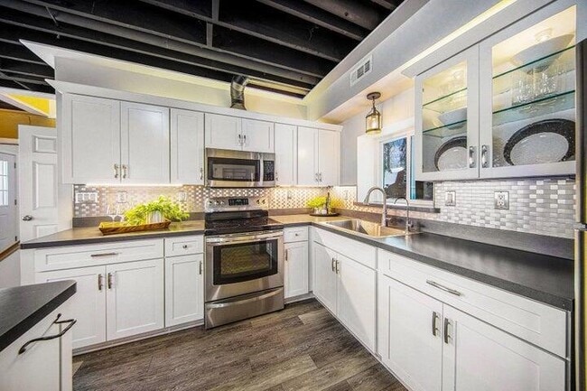 Photo - 5990 Plymouth Rd