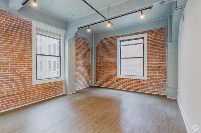 1BR, 1BA - 700SF - Living Room