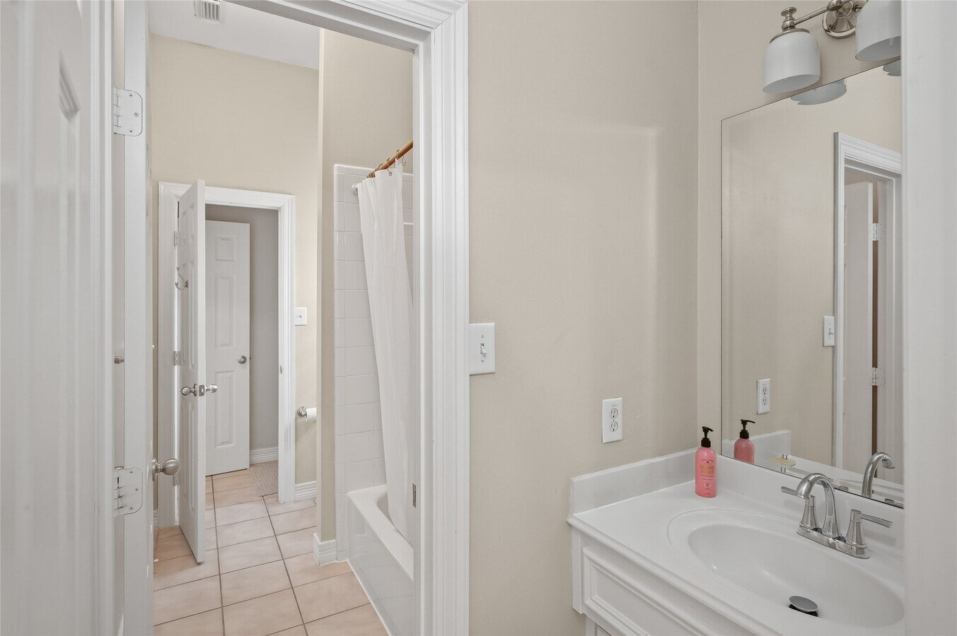 Photo - 4006 Chatham Ln