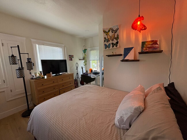 1849 Cedar St Unidad D