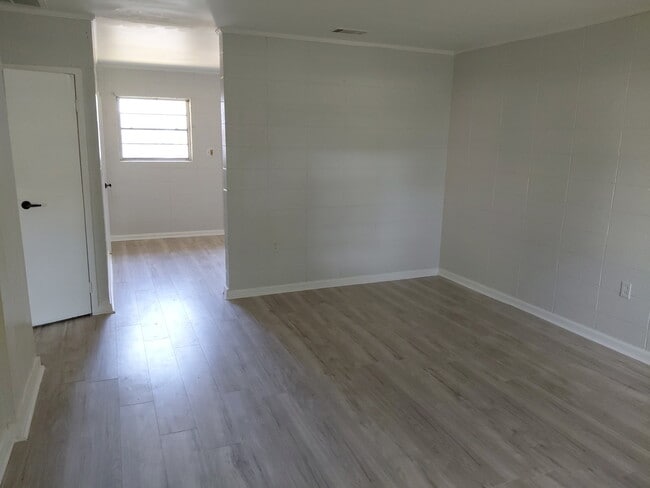 Building Photo - 821 7th Ave Unit B Rental